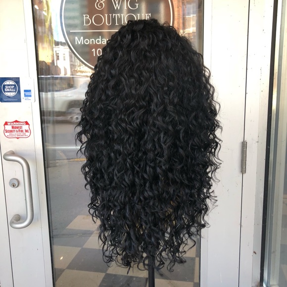 Black curly swisslace lacefront Freepart Long Wig - Picture 4 of 8